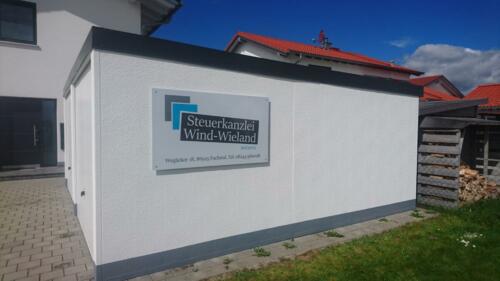 Werbeschild gestalten und montieren